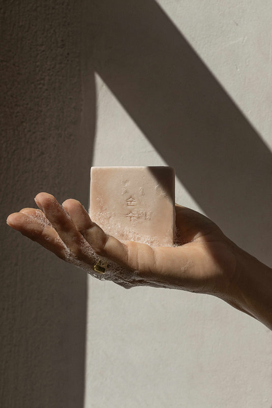 CALAMINE & OATMEAL SOOTHING CLEANSING BAR